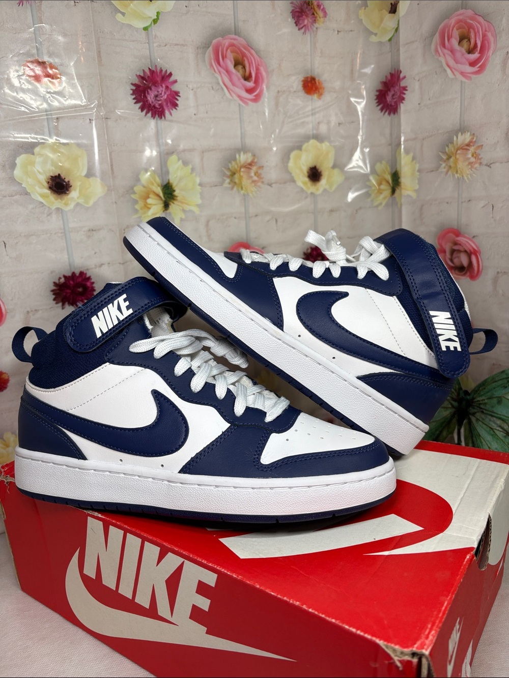 Nike 6M/6Y/W7.5 Mid-Top Sneakers in Navy and White w/Box